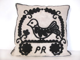 pr2086 : イーラーショシュ刺繍クッション（鳥） | Pretzel :Collection